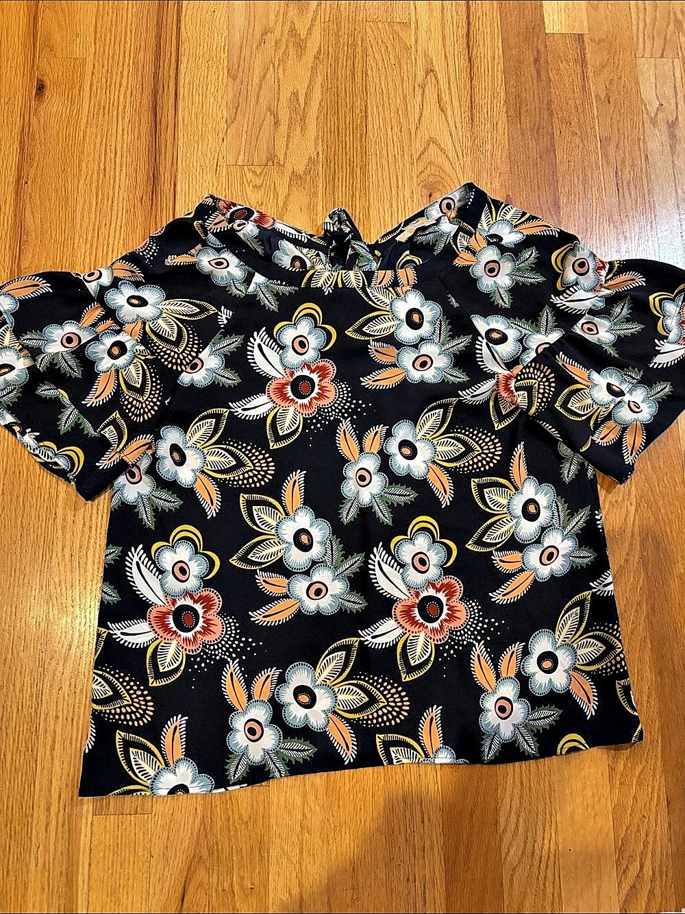 LOFT Floral Blouse in Black & Blue Size Medium